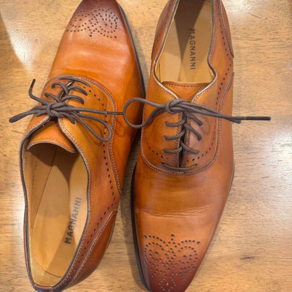 Magnanni henio perforated oxford brown dress shoes size 9/42